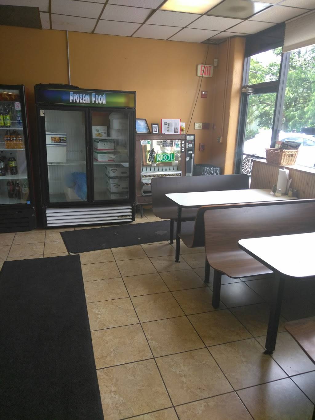 Lupis Pizza | restaurant | 2533, 3100 Bethel Rd, Boothwyn, PA 19061, USA | 6104851300 OR +1 610-485-1300