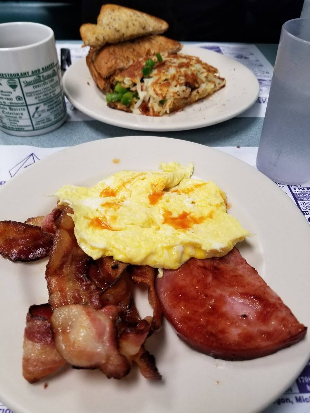 The Dive Restaurant & Bakery | restaurant | 620 E Colby St, Whitehall, MI 49461, USA | 2318942999 OR +1 231-894-2999