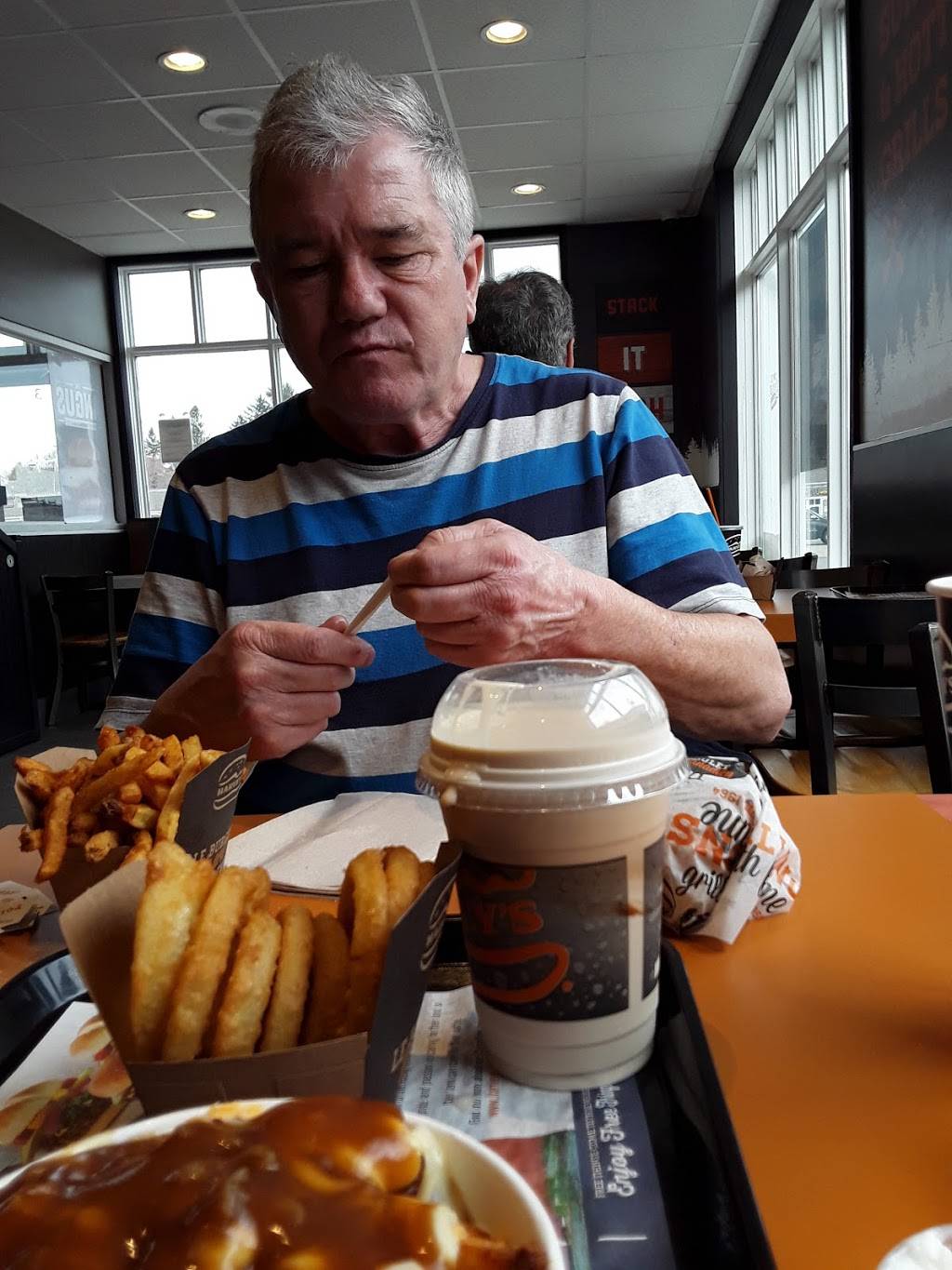 Harveys | restaurant | 252 Lakeshore Rd W, Mississauga, ON L5H 1G6, Canada | 9052780391 OR +1 905-278-0391