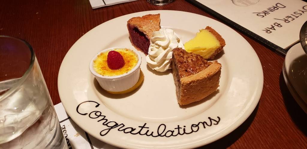 Shaws Crab House | restaurant | 1900 E Higgins Rd, Schaumburg, IL 60173, USA | 8475172722 OR +1 847-517-2722