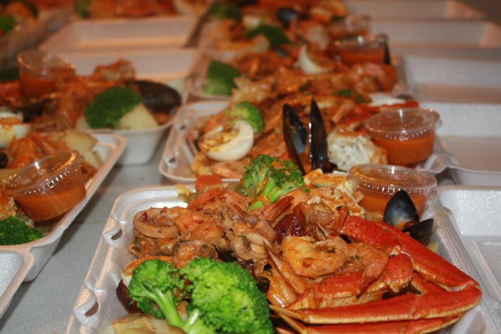 Joenise | restaurant | 294 Rogers Ave, Brooklyn, NY 11225, USA | 7186187048 OR +1 718-618-7048