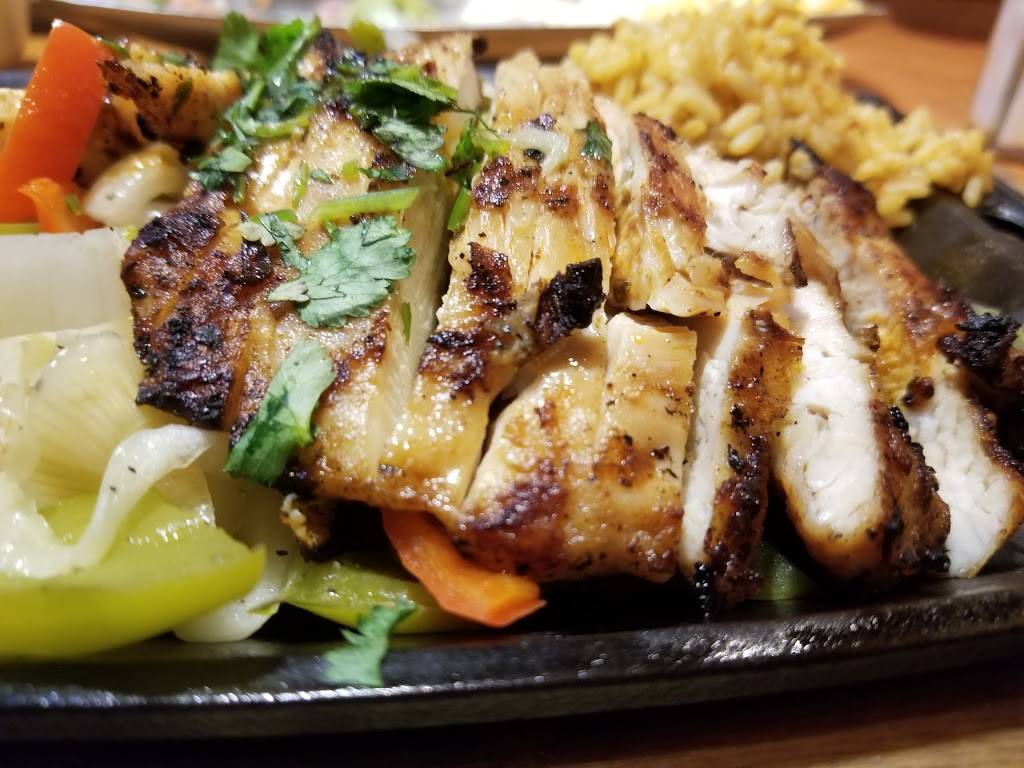 Chilis Grill & Bar | meal takeaway | 2105 NJ-35 #101, Holmdel, NJ 07733, USA | 7326712273 OR +1 732-671-2273