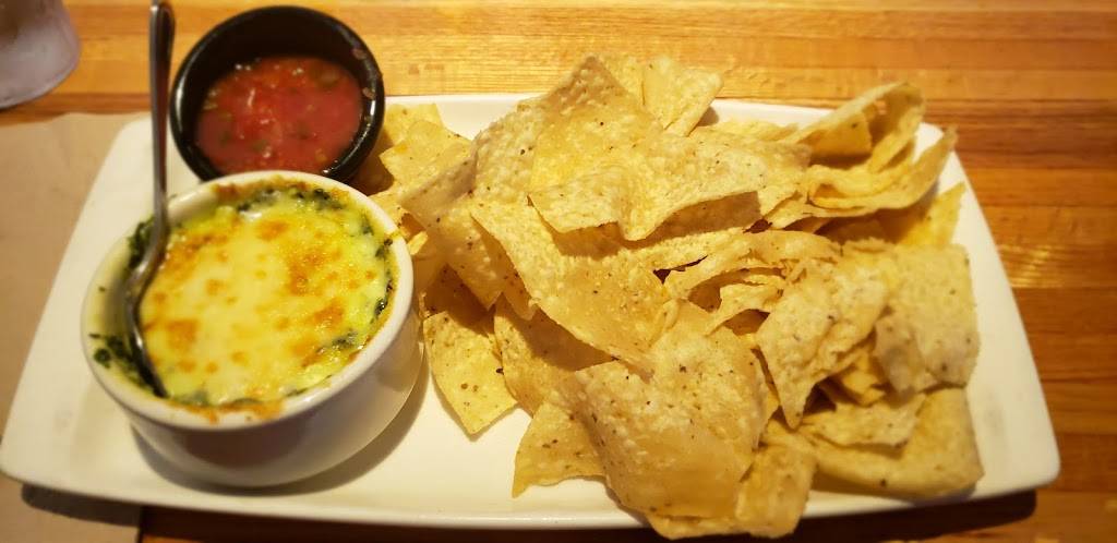 Applebees Grill + Bar | restaurant | 350 Long Hill Rd, Groton, CT 06340, USA | 8604460452 OR +1 860-446-0452