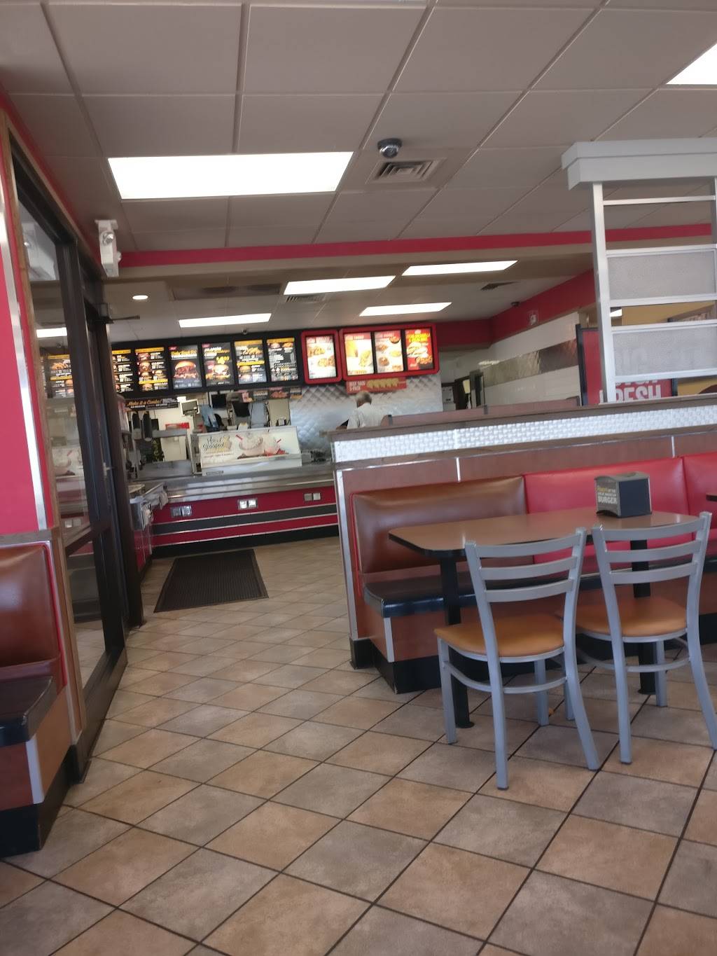 Hardees | restaurant | 8850 Petroff Dr, Caseyville, IL 62232, USA | 6183980704 OR +1 618-398-0704