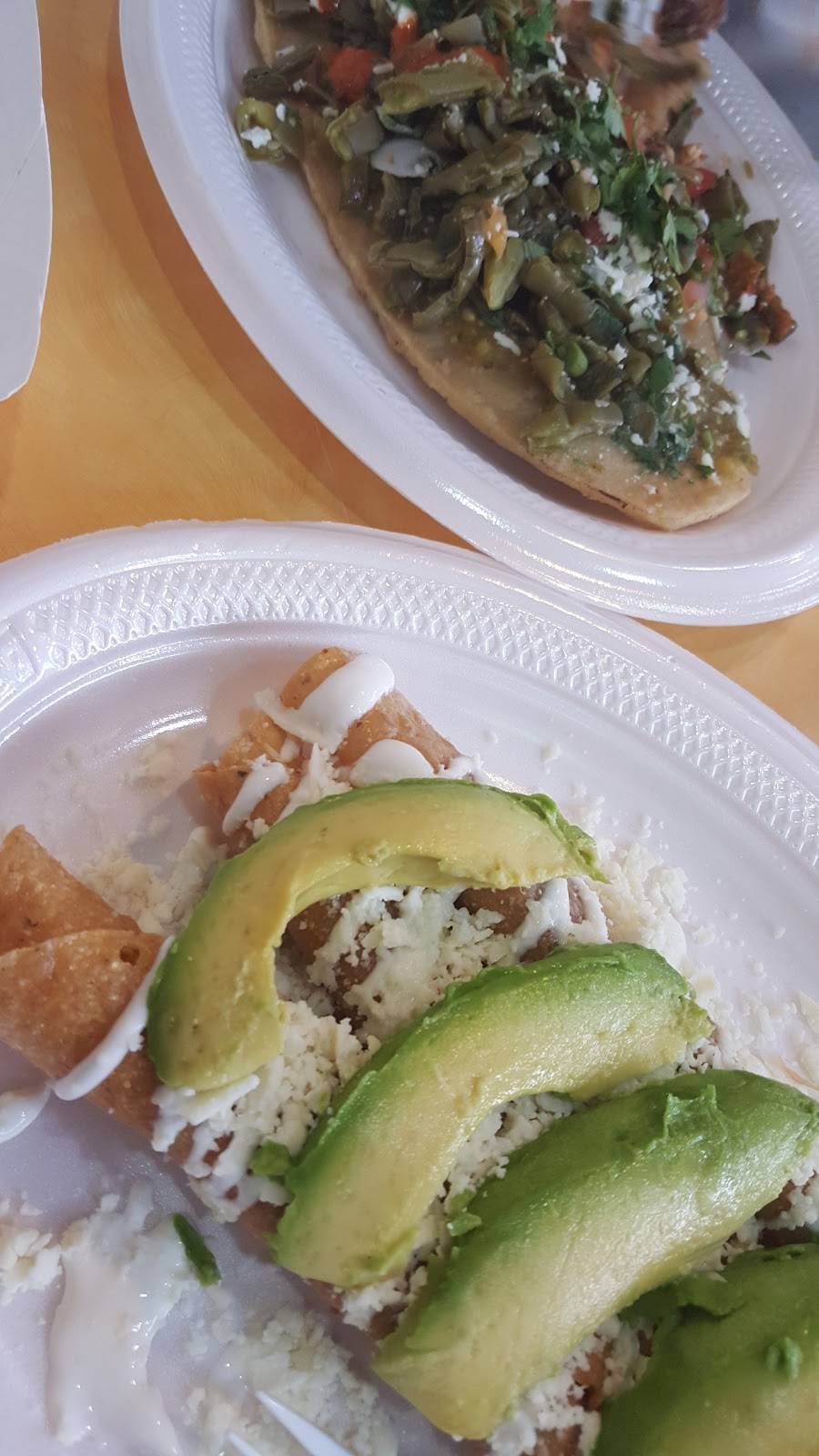 La Hechizera | restaurant | 5611 Maple Ave, Dallas, TX 75235, USA | 2146880236 OR +1 214-688-0236