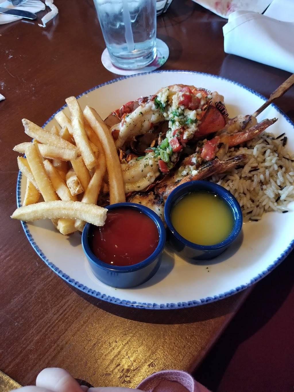 Red Lobster | restaurant | 810 S Wadsworth Blvd, Lakewood, CO 80226, USA | 3039365882 OR +1 303-936-5882