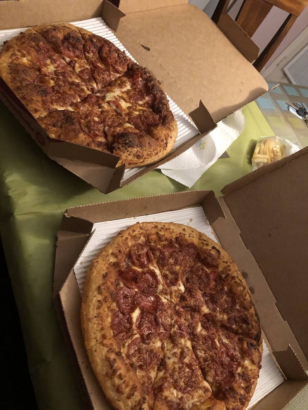 Pizza Hut | restaurant | 13611 Genito Rd, Midlothian, VA 23112, USA | 8047446666 OR +1 804-744-6666