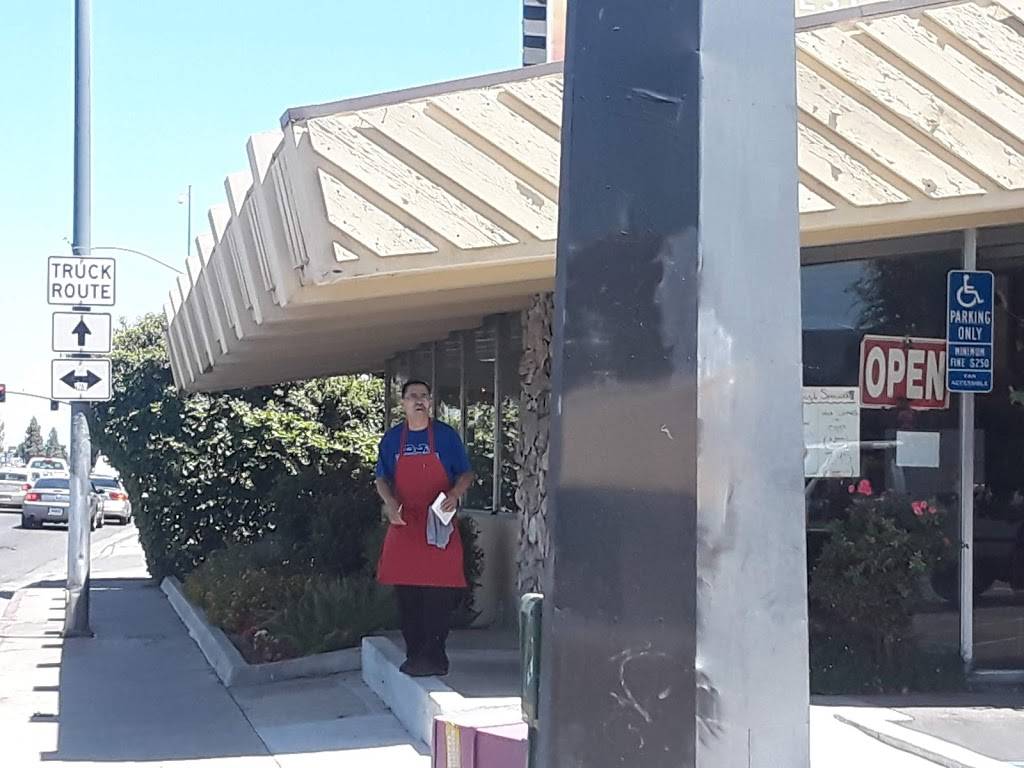 BJs Kountry Kitchen | restaurant | 4944 N Blackstone Ave, Fresno, CA 93726, USA | 5592288864 OR +1 559-228-8864