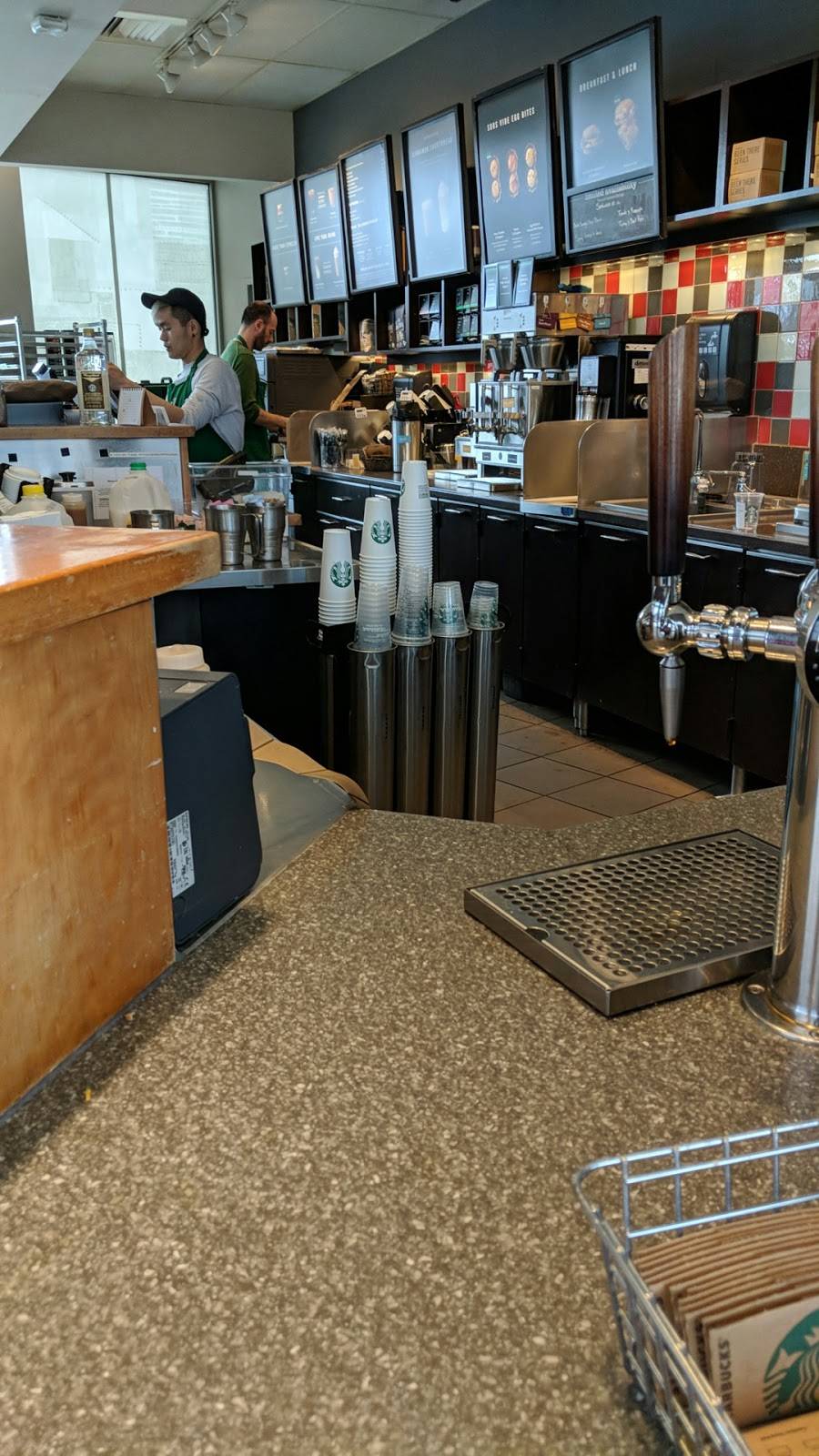 Starbucks | cafe | 101 Linden St, Wellesley, MA 02482, USA | 7812352390 OR +1 781-235-2390