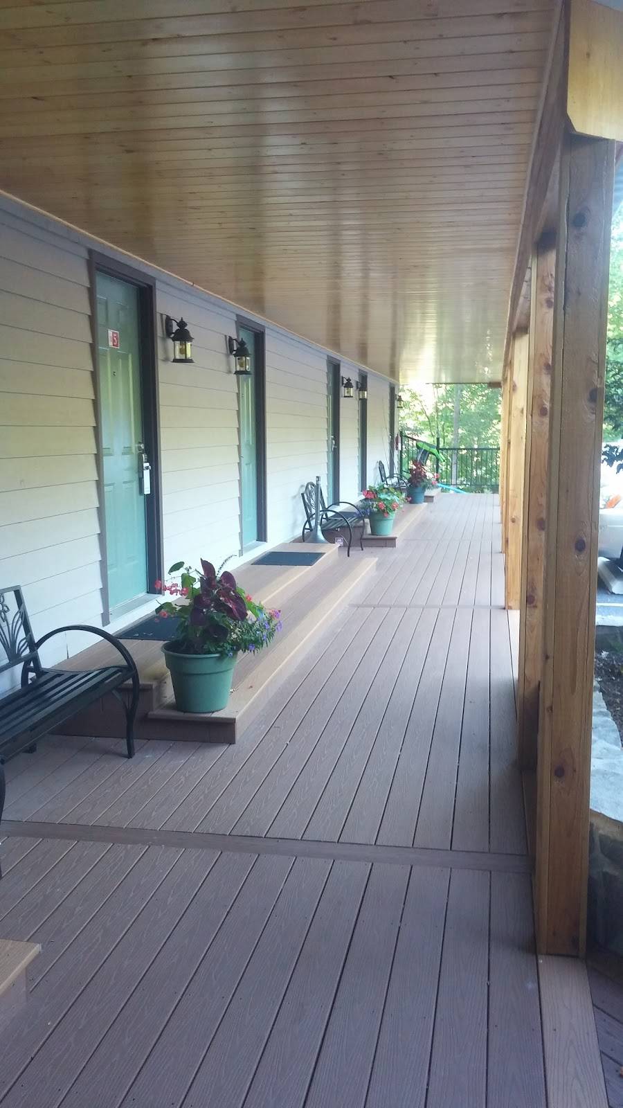 Halesford Harbour Resort | restaurant | 1336 Campers Paradise Trail, Moneta, VA 24121, USA | 5402979000 OR +1 540-297-9000