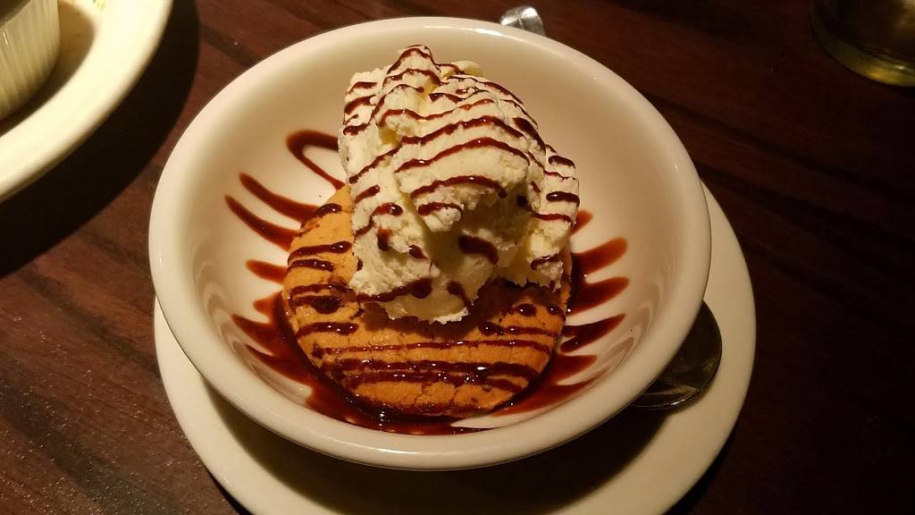 Charlestons Restaurant | restaurant | 14636 Greyhound Plaza, Carmel, IN 46032, USA | 3178465965 OR +1 317-846-5965