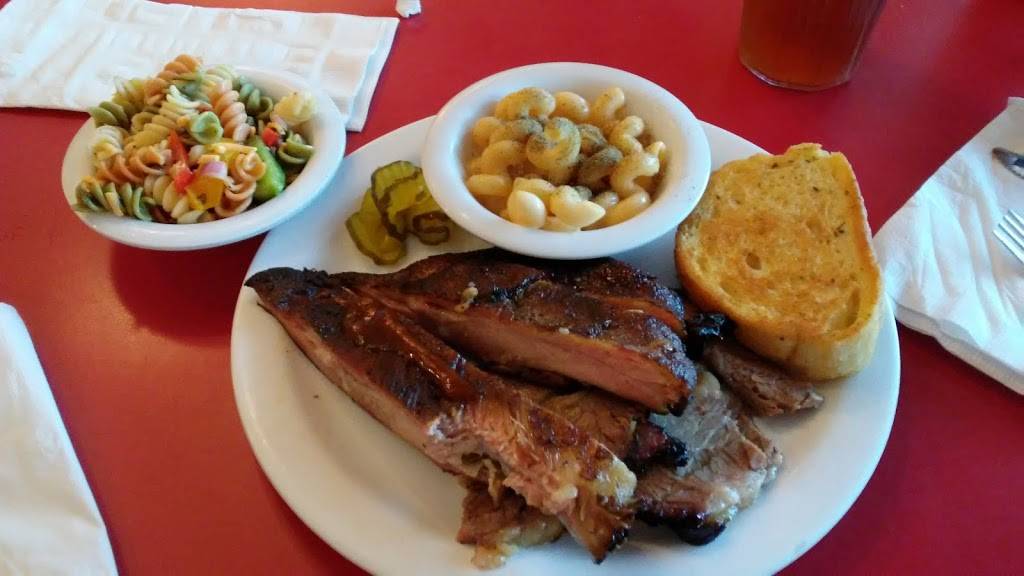 Two Brothers BBQ and Burger Grill | restaurant | 1701 W Central Ave, El Dorado, KS 67042, USA | 3164525522 OR +1 316-452-5522