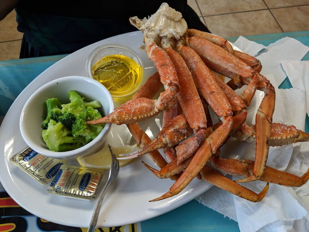 Casual Clam Seafood Bar & Grill | restaurant | 3336 Dr M.L.K. Jr St N, St. Petersburg, FL 33704, USA | 7278952526 OR +1 727-895-2526