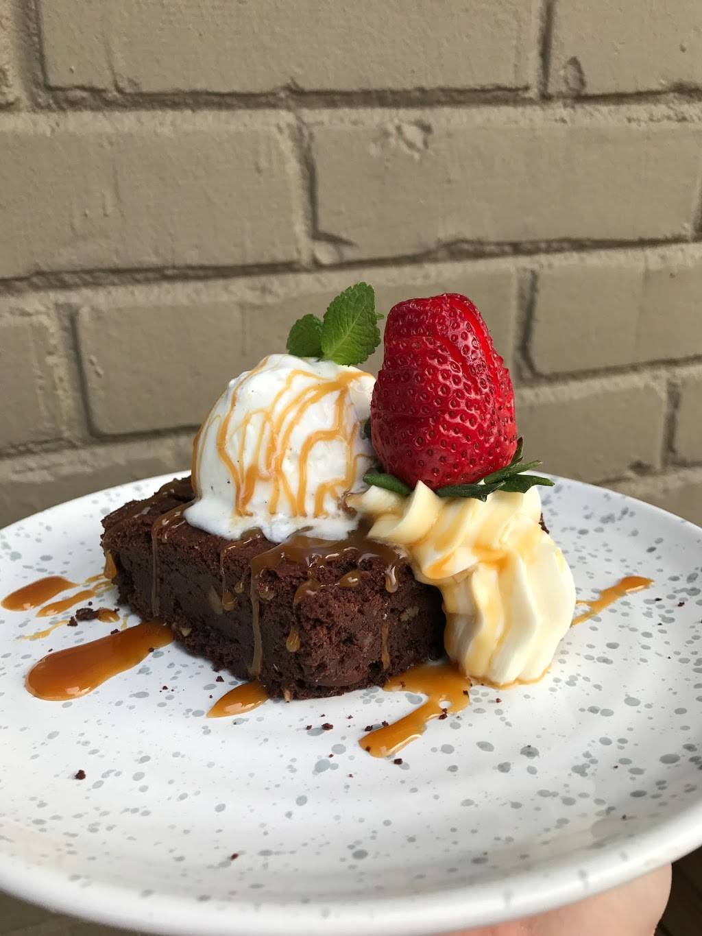 Catch on the Ave | restaurant | 2419 Mt Vernon Ave, Alexandria, VA 22301, USA | 7035661283 OR +1 703-566-1283