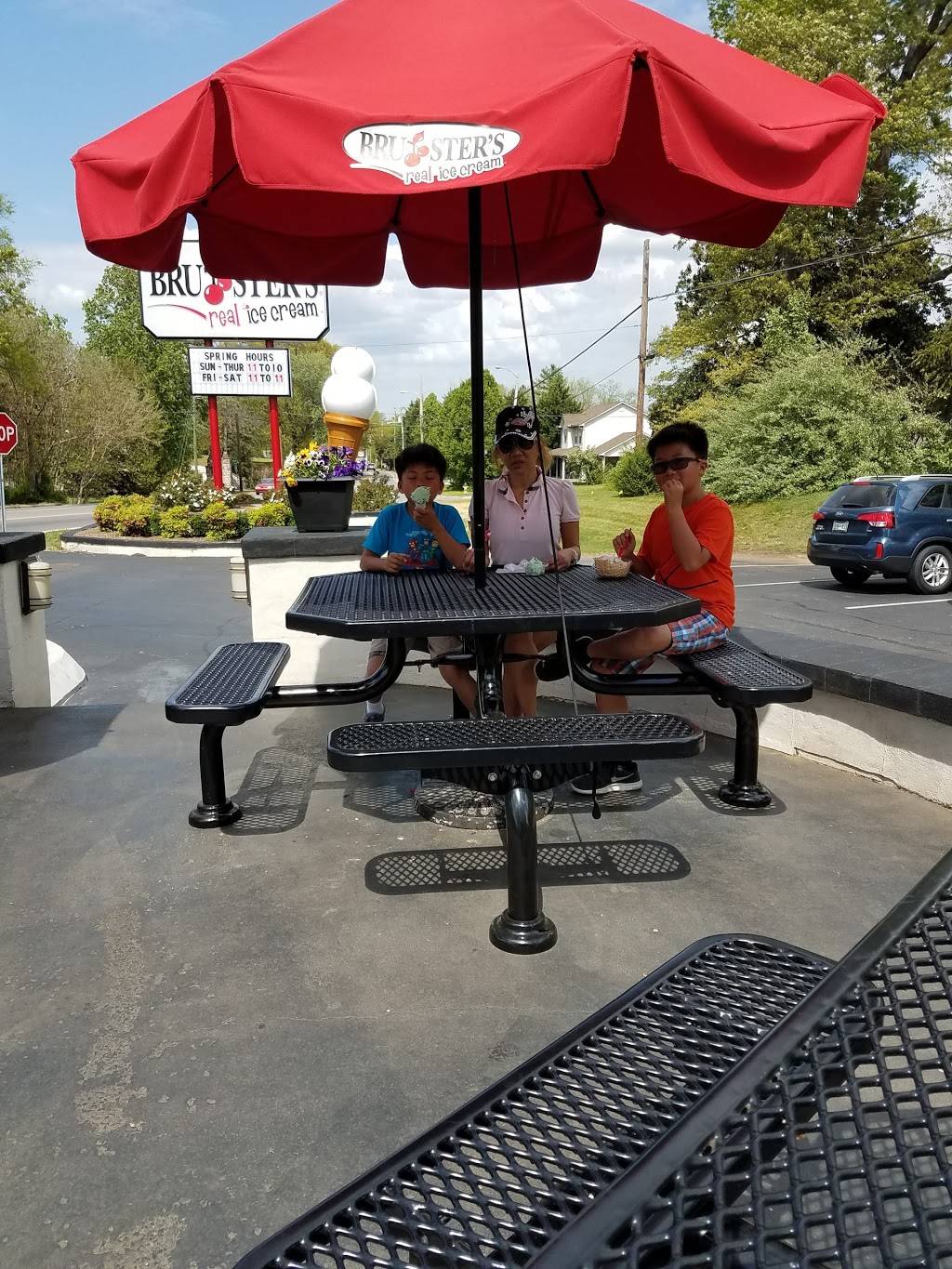 Brusters Real Ice Cream | restaurant | 1400 W Broadway Ave, Maryville, TN 37801, USA | 8659808285 OR +1 865-980-8285