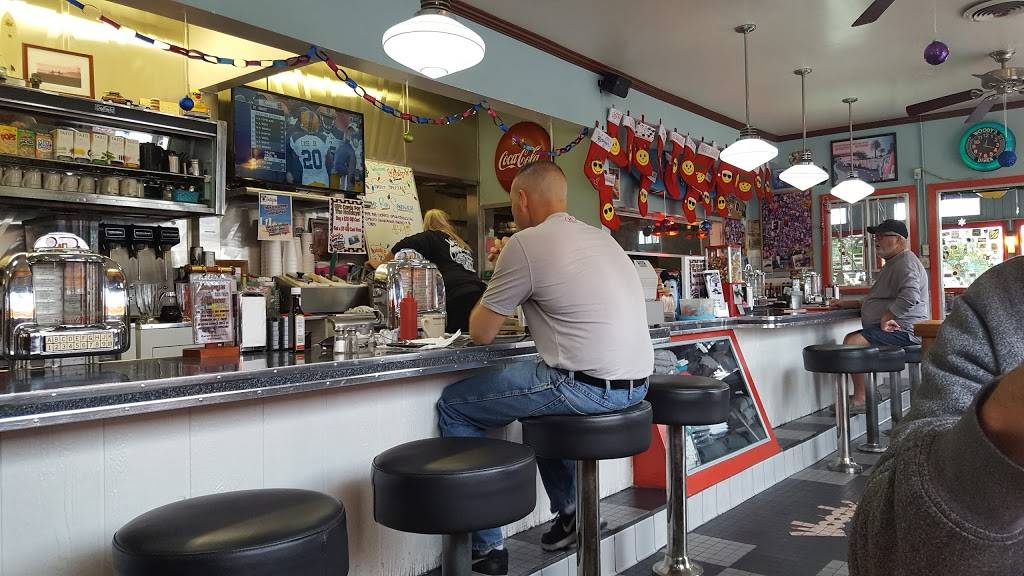 Woodys Diner | restaurant | 16371 Pacific Coast Hwy, Sunset Beach, CA 90742, USA | 5625922134 OR +1 562-592-2134