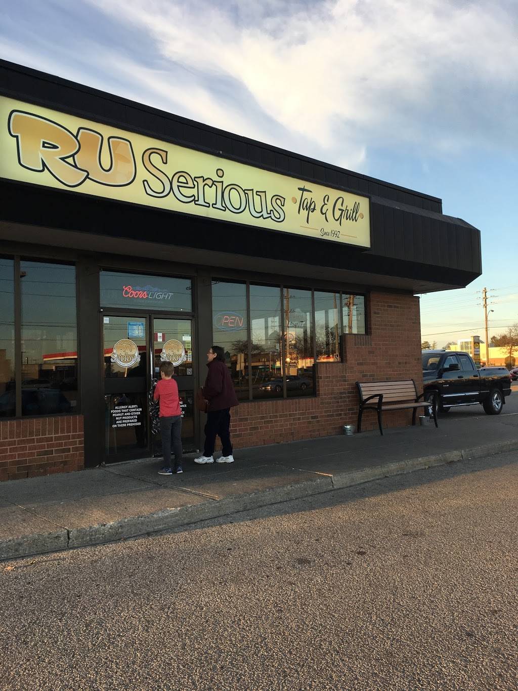 R U Serious Tap & Grill | restaurant | 130 Silvercreek Pkwy N, Guelph, ON N1H 7Y5, Canada | 5197660230 OR +1 519-766-0230