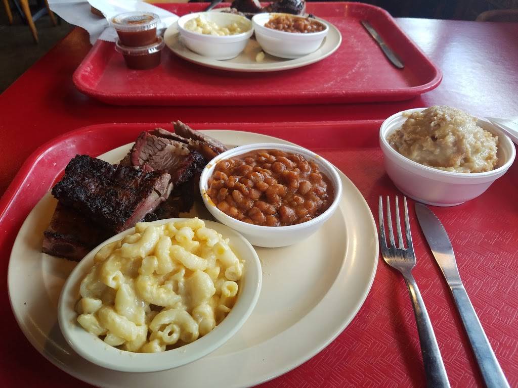 Smokey Johns Bar-B-Que & Home Cooking | restaurant | 1820 W Mockingbird Ln, Dallas, TX 75235, USA | 2143522752 OR +1 214-352-2752