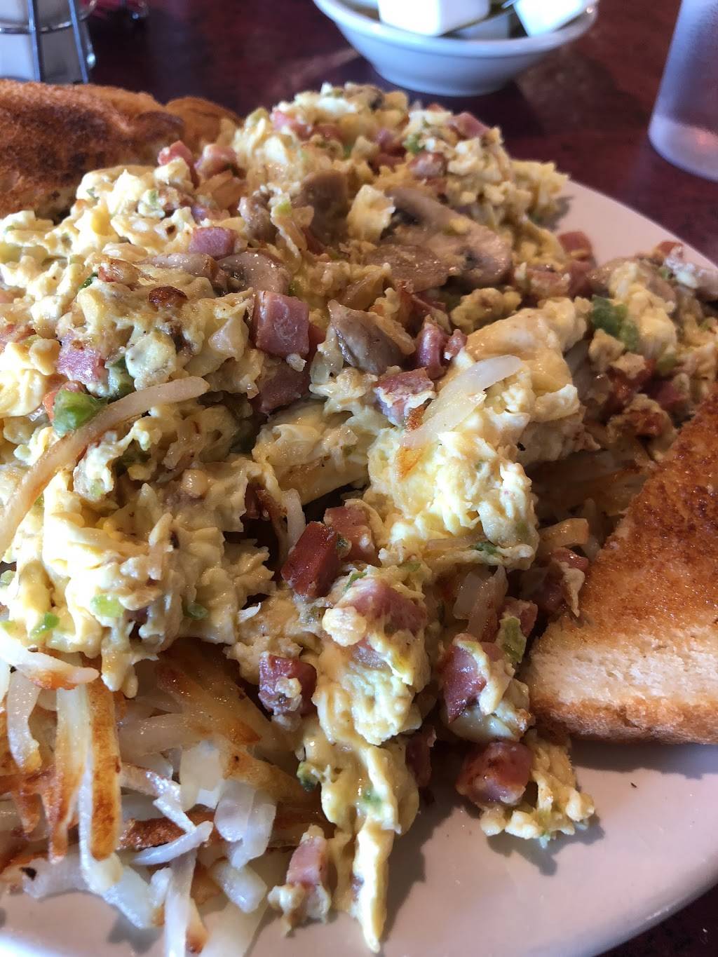 Lauras Cafe | restaurant | 6694 State Rd 17, Rhinelander, WI 54501, USA | 7152721616 OR +1 715-272-1616