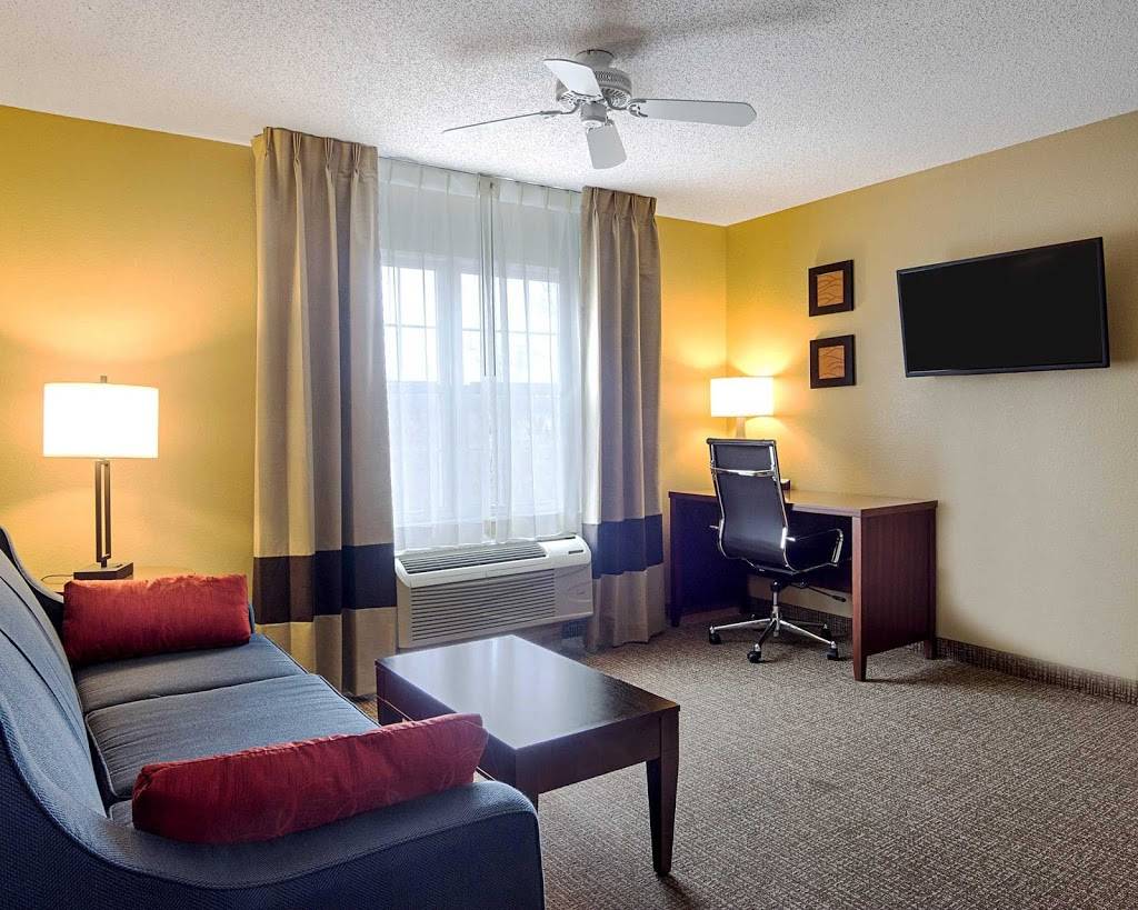 Comfort Inn & Suites | restaurant | 1415 Port Washington Rd, Grafton, WI 53024, USA | 2623871180 OR +1 262-387-1180