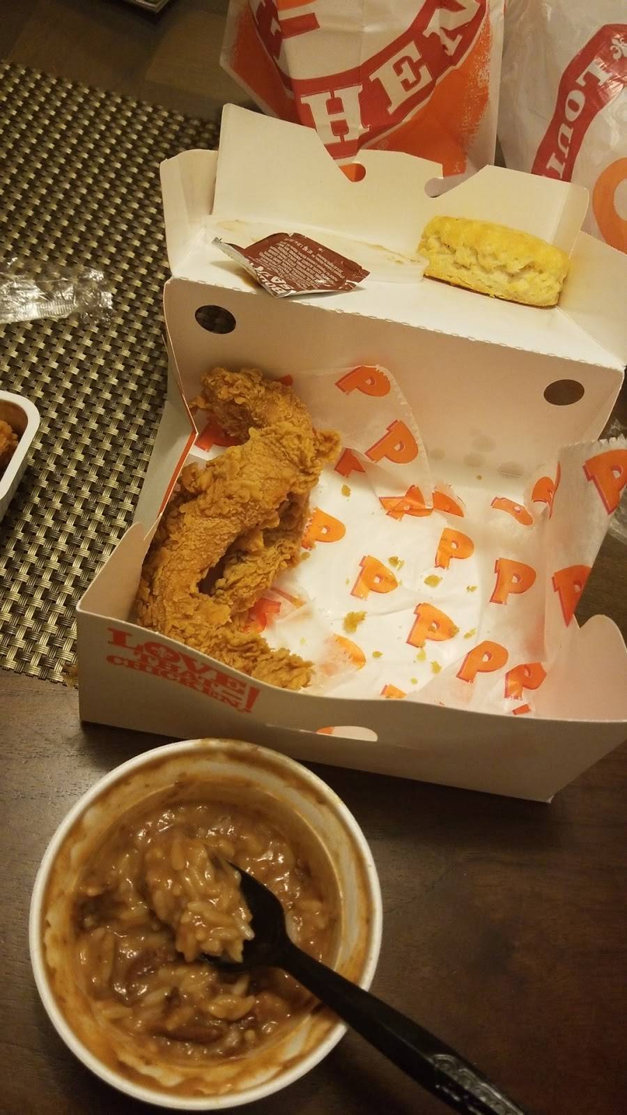 Popeyes Louisiana Kitchen | restaurant | 17700 Grand River Ave, Detroit, MI 48227, USA | 3134930978 OR +1 313-493-0978