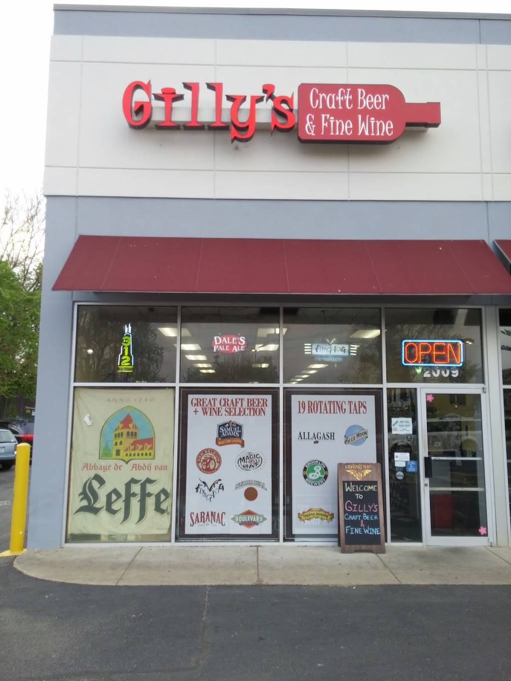 Gillys Craft Beer & Fine Wine | restaurant | 2009 Chapman Ave, Rockville, MD 20852, USA | 3017705515 OR +1 301-770-5515