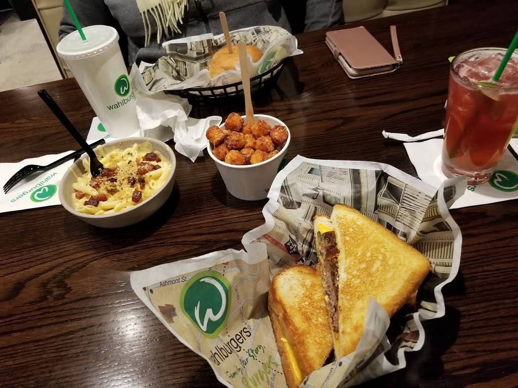 Wahlburgers | restaurant | 9 District Ave, Boston, MA 02125, USA | 6172825300 OR +1 617-282-5300