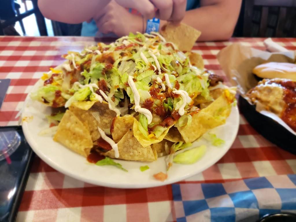 Famous Daves Bar-B-Que | restaurant | 31 Meadowview Dr, Lake Delton, WI 53940, USA | 6082548900 OR +1 608-254-8900