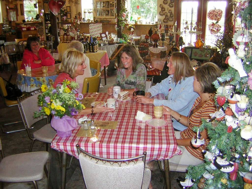 Barn Happy | restaurant | 11310 University Ave #9120, Cedar Falls, IA 50613, USA | 3192660888 OR +1 319-266-0888