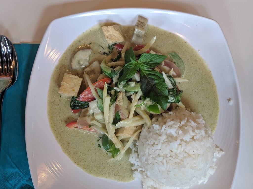 Family Thais Asian Bistro | restaurant | 208 N Market St Suite 150, Dallas, TX 75202, USA | 9727739950 OR +1 972-773-9950