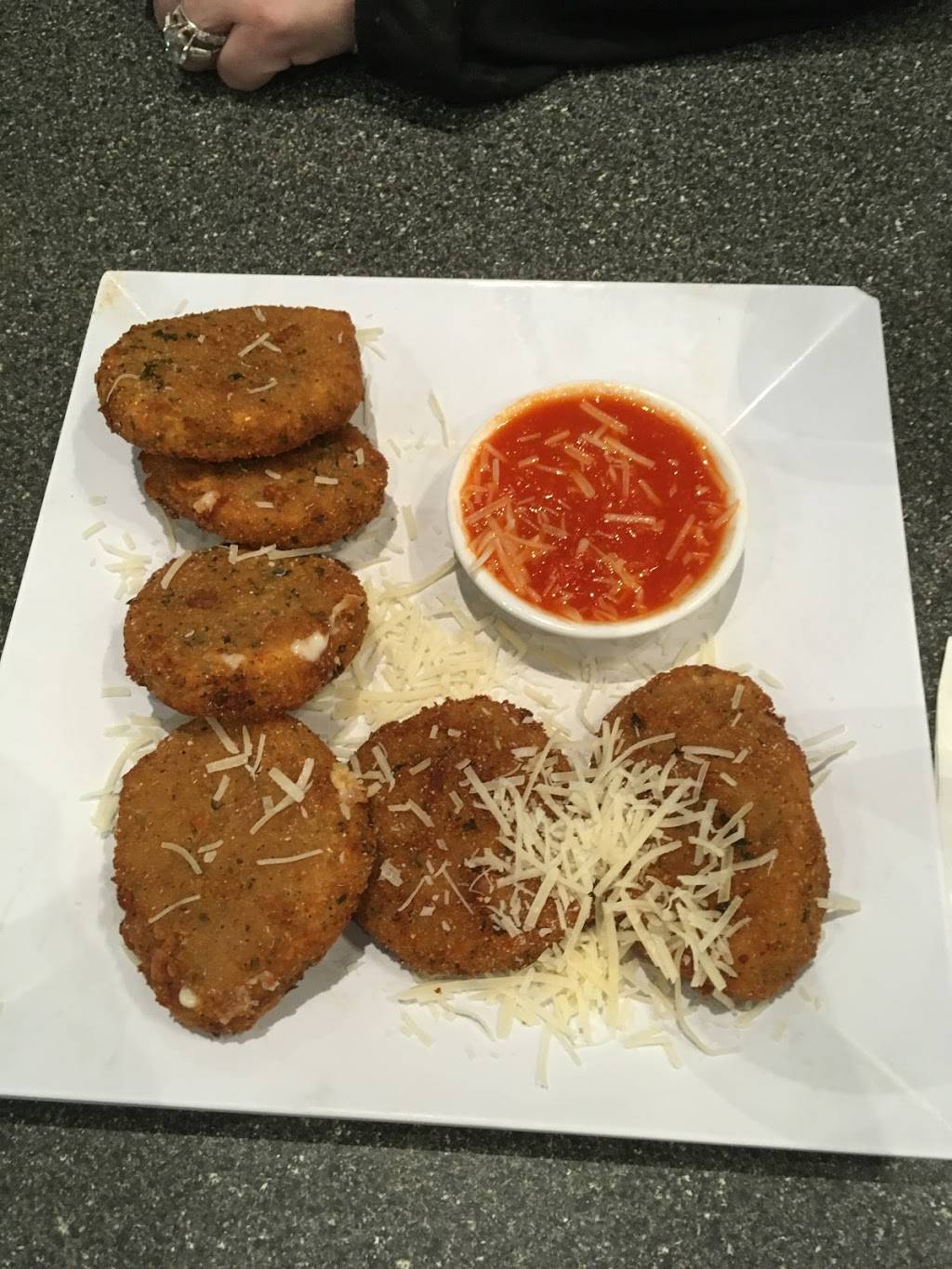 Baumhowers Victory Grille | restaurant | 1001 Doug Baker Blvd #112, Birmingham, AL 35242, USA | 2059955151 OR +1 205-995-5151