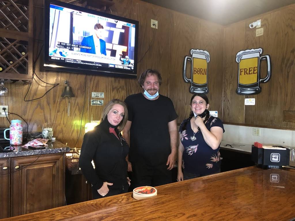 Born Free Pub & Grill | restaurant | 110 E Waters Ave, Tampa, FL 33604, USA | 8139362471 OR +1 813-936-2471