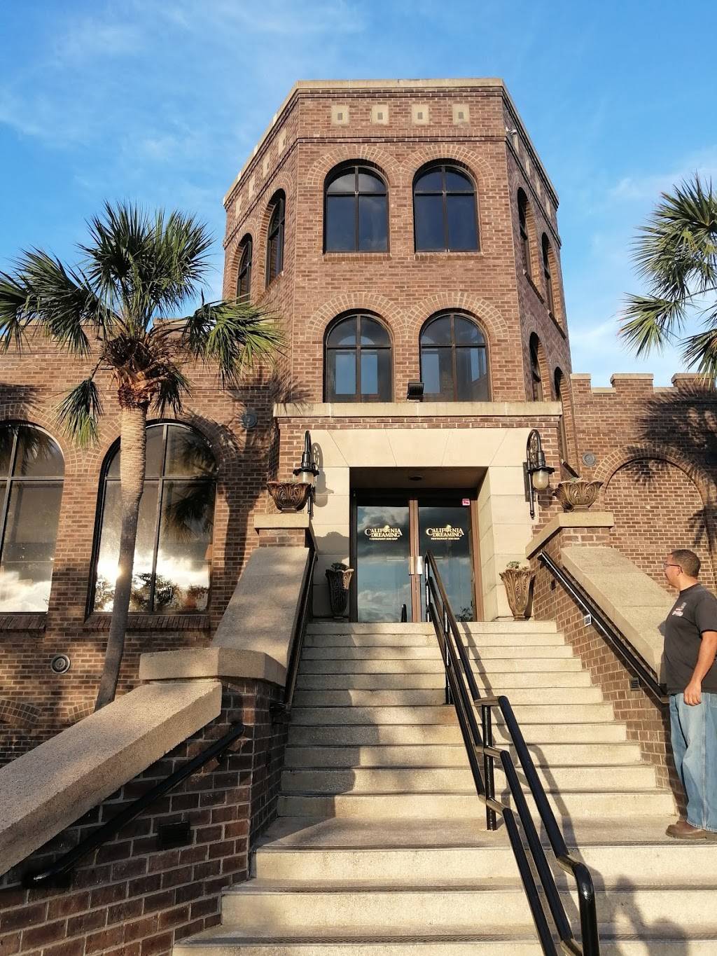 California Dreaming | restaurant | 1 Ashley Point Dr, Charleston, SC 29407, USA | 8437661644 OR +1 843-766-1644