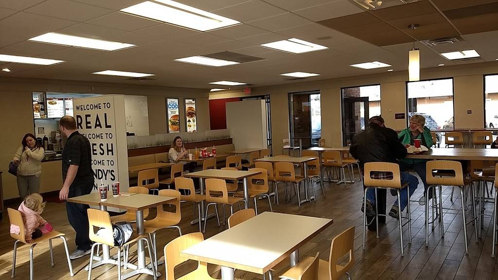 Wendys | restaurant | 2620 W Jackson St, Muncie, IN 47303, USA | 7652843374 OR +1 765-284-3374