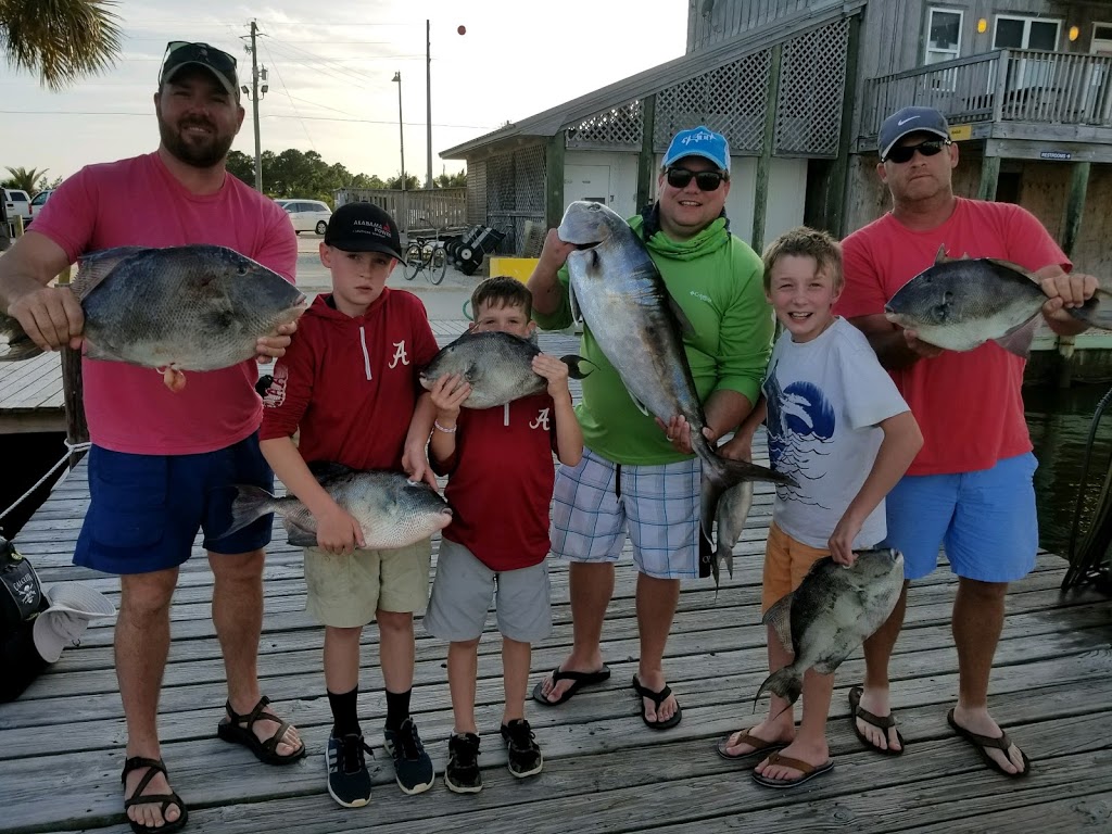 Bama Breeze Charters | restaurant | 650 Lemoyne Dr, Dauphin Island, AL 36528, USA | 2514021890 OR +1 251-402-1890