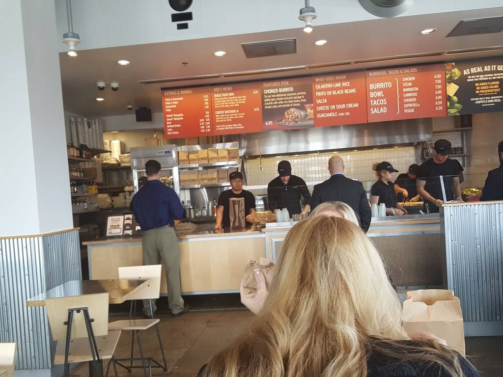 Chipotle Mexican Grill | restaurant | 910 Town Ctr, Elk Grove Village, IL 60007, USA | 8474341030 OR +1 847-434-1030