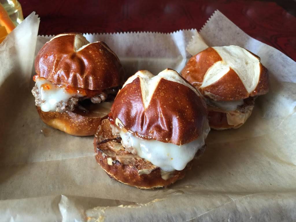 Pat and Gracies | restaurant | 138 Graceland Blvd, Columbus, OH 43214, USA | 6149875147 OR +1 614-987-5147