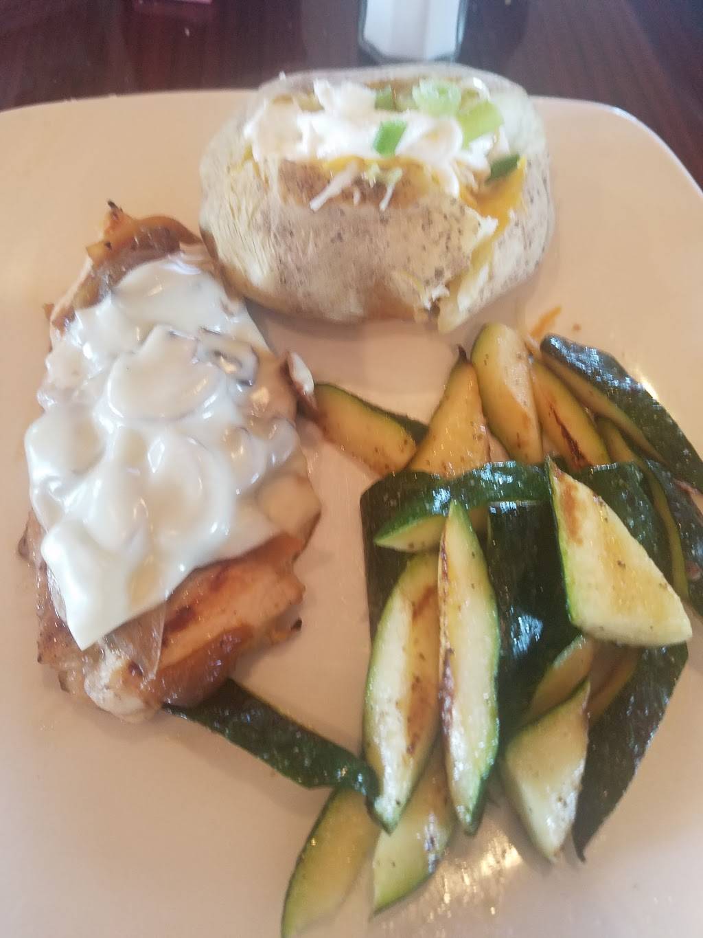 Billie Jeans Lakeside Pub & Grill | restaurant | 801 Babcock Dr, El Reno, OK 73036, USA | 4052623663 OR +1 405-262-3663