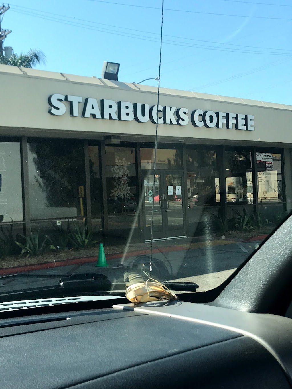 Starbucks | cafe | 12848 Victory Blvd, North Hollywood, CA 91606, USA | 8187627450 OR +1 818-762-7450