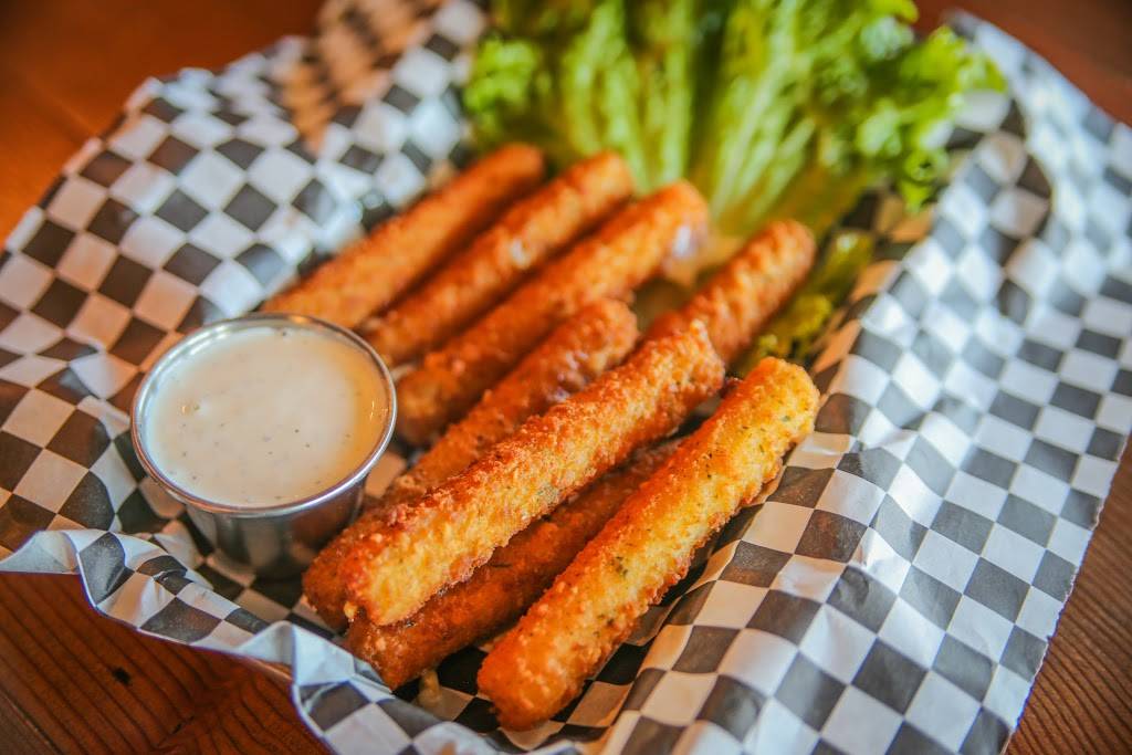 Squeeze Burger and Brew | restaurant | 856 W Benjamin Holt Dr, Stockton, CA 95207, USA | 2094732222 OR +1 209-473-2222