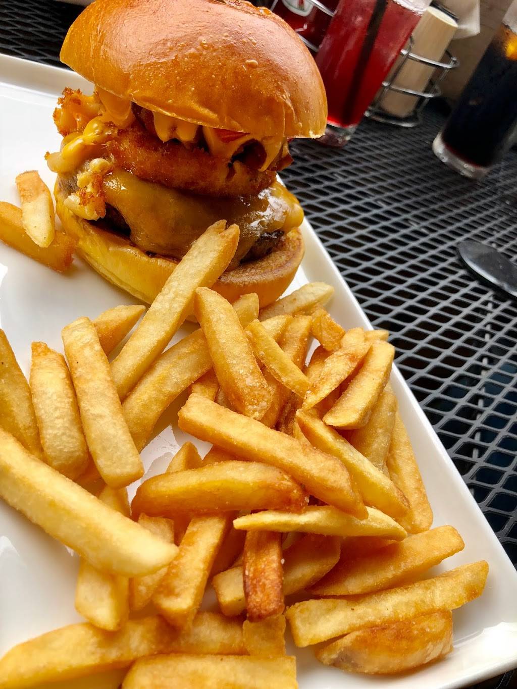 South Shore Bar & Grill | restaurant | 225 Ellis St, Staten Island, NY 10307, USA | 7182272258 OR +1 718-227-2258