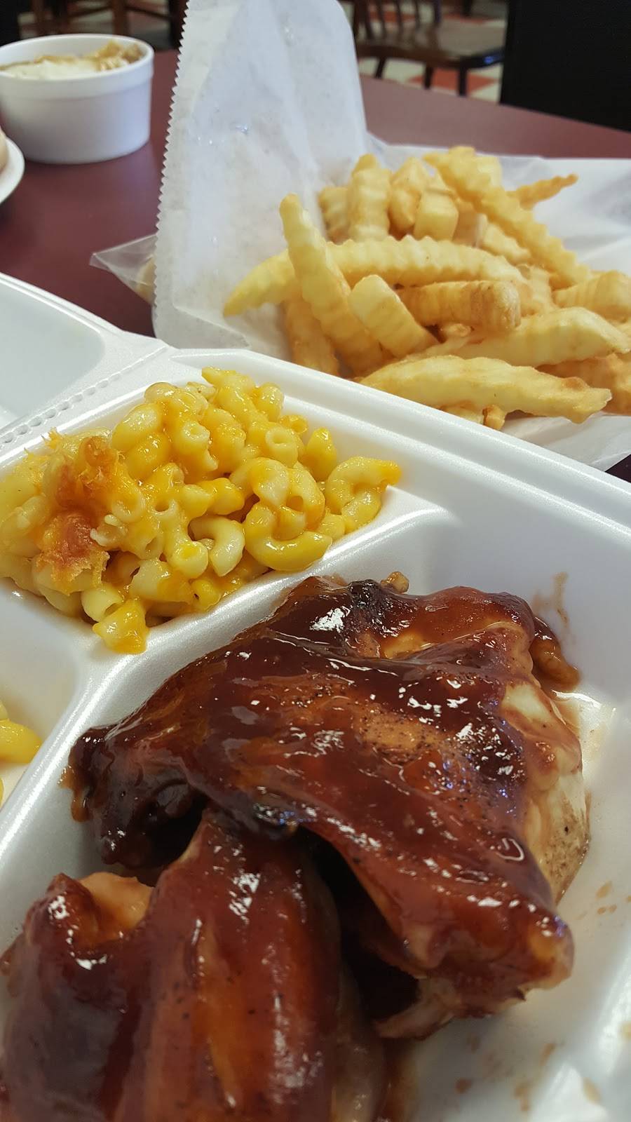 Road Runner Cafe | restaurant | 3569 S Fields St, Farmville, NC 27828, USA | 2527533901 OR +1 252-753-3901