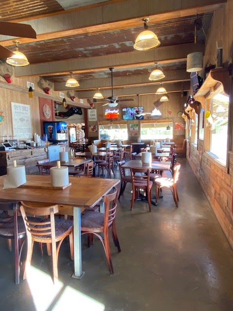 Red Tailz Woodville | restaurant | 307 N Magnolia St, Woodville, TX 75979, United States | 4092240627 OR +1 409-224-0627