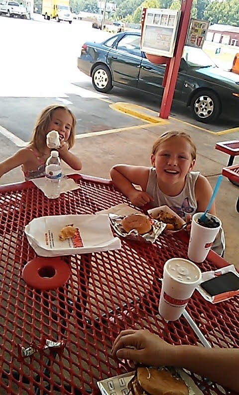 Bumpers Drive-In | restaurant | 3272 US 49, Mendenhall, MS 39114, USA | 6018477835 OR +1 601-847-7835