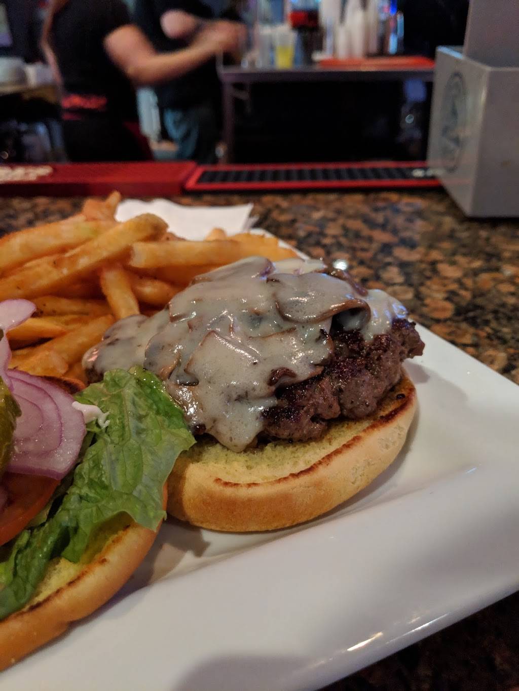 Kapones Sports Tavern | restaurant | 24301 Harper Ave, St Clair Shores, MI 48080, USA | 5862005242 OR +1 586-200-5242