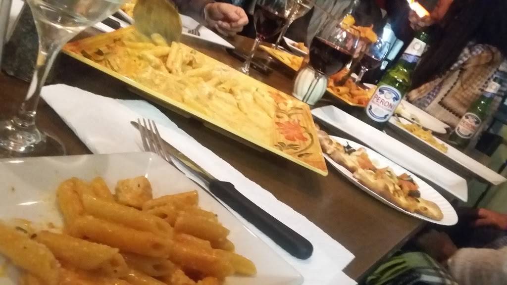 Mirisolas | restaurant | 200 L St, Boston, MA 02127, USA | 6172699701 OR +1 617-269-9701