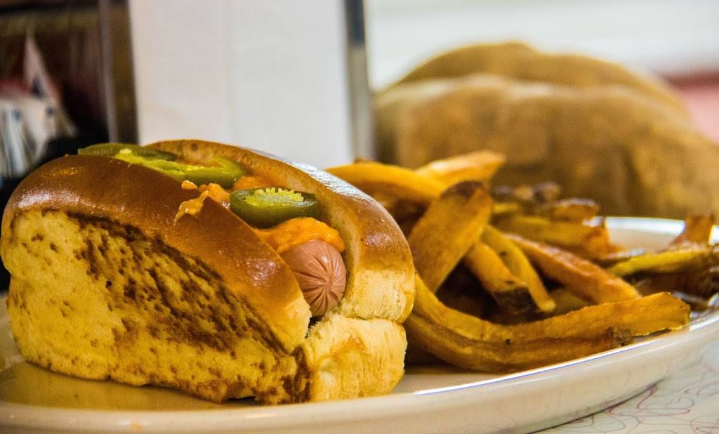 Dans Dogs Hot Dog Eatery & Diner (formerly The Place To Be Deli | restaurant | 5751 Smith Rd, Cleveland, OH 44142, USA | 2168989141 OR +1 216-898-9141