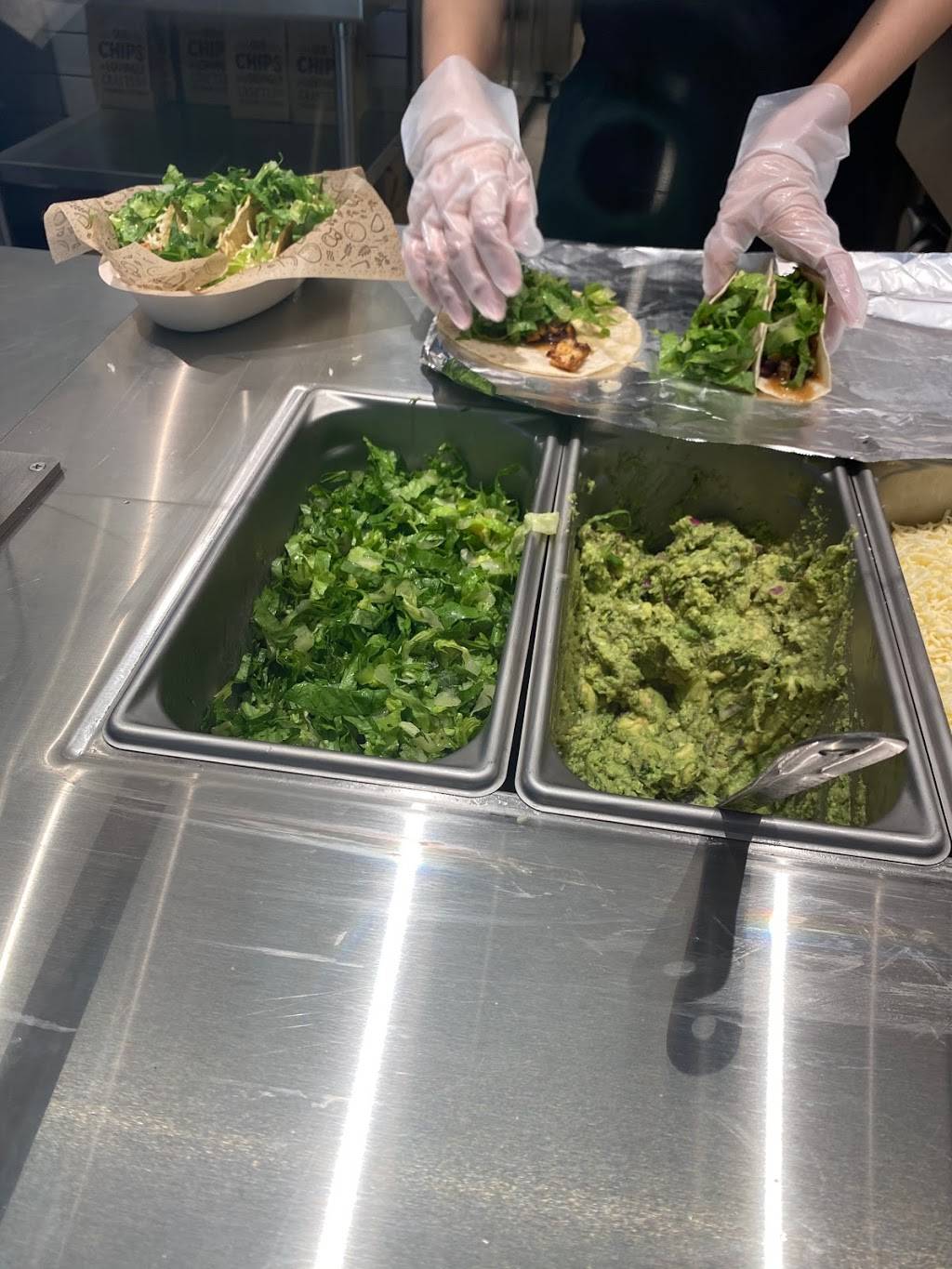 Chipotle Mexican Grill | restaurant | 2760 Gulf Fwy S, League City, TX 77573, USA | 8327690026 OR +1 832-769-0026