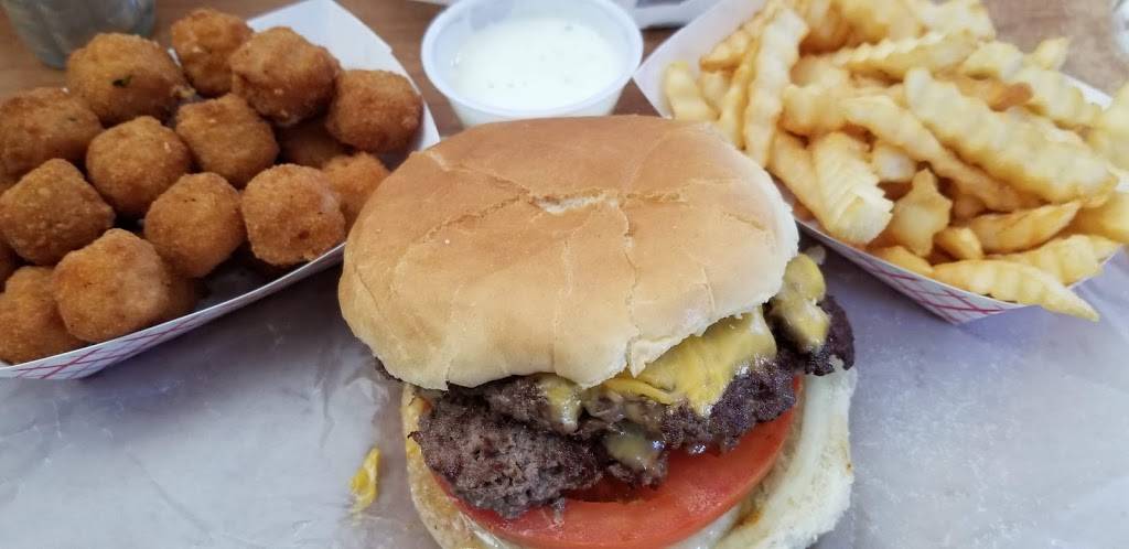 Green Gables Bar & Grill | restaurant | 17485 E 2500 Rd N, Hudson, IL 61748, USA | 3097472496 OR +1 309-747-2496