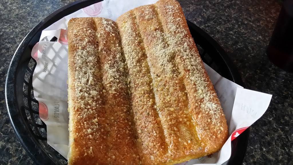 Pizza Hut | meal takeaway | 2402 S 17th St, Wilmington, NC 28403, USA | 9103920180 OR +1 910-392-0180